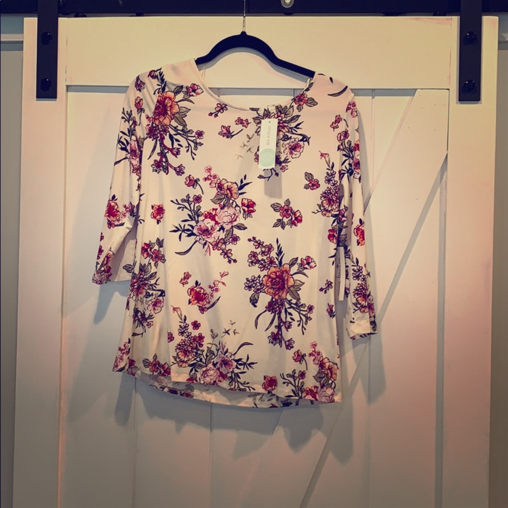 NEW with tags super soft floral top (medium)